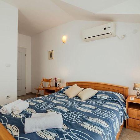 Holiday Home Amanda Hollick Котор Екстер'єр фото