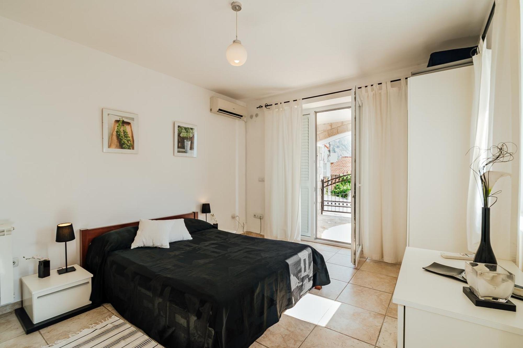 Holiday Home Amanda Hollick Котор Екстер'єр фото