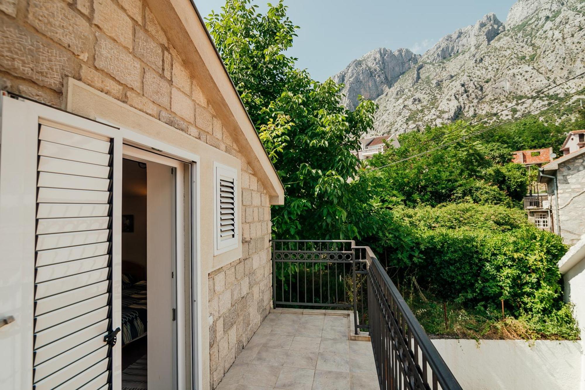 Holiday Home Amanda Hollick Котор Екстер'єр фото