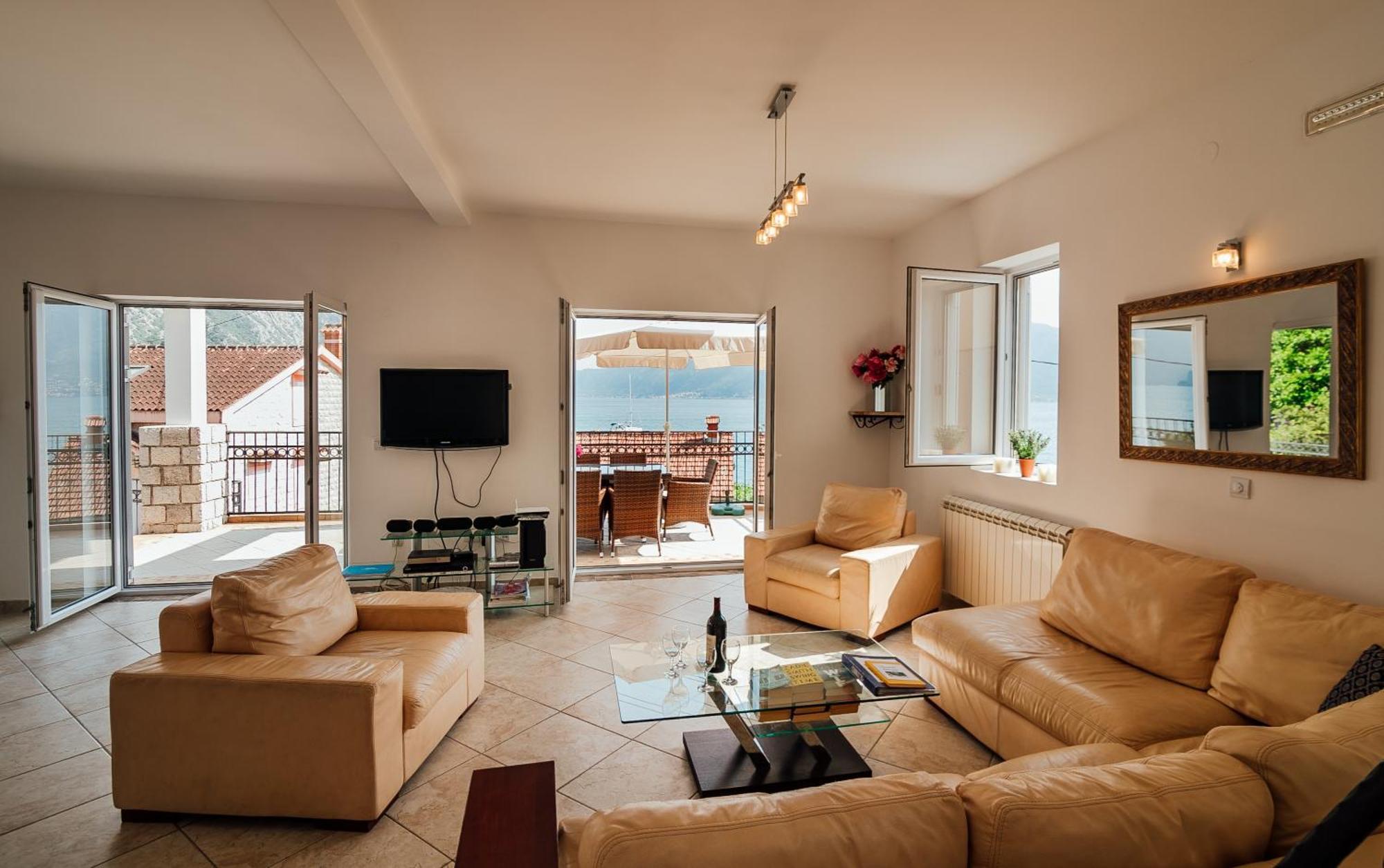 Holiday Home Amanda Hollick Котор Екстер'єр фото